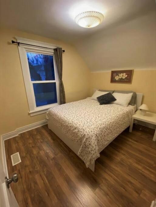 Holiday home Falls Family House 5 Min Walk To Casino Falls Attractions!! *