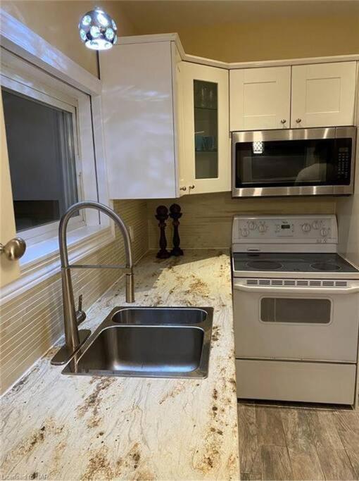 Falls Family House 5 Min Walk To Casino Falls Attractions!!
