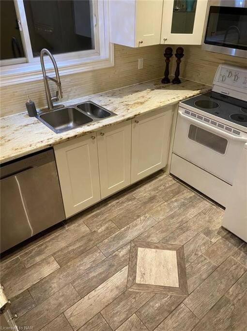 Falls Family House 5 Min Walk To Casino Falls Attractions!! * Niagara Falls