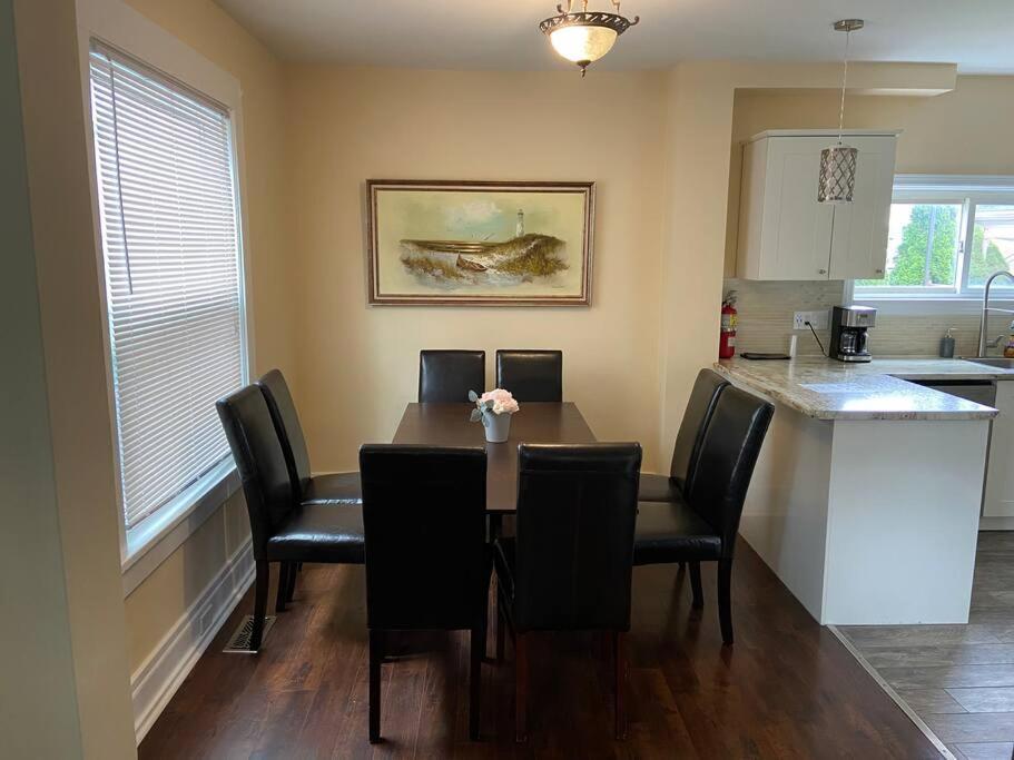 Holiday home Falls Family House 5 Min Walk To Casino Falls Attractions!! *