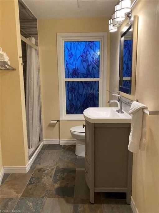 Holiday home Falls Family House 5 Min Walk To Casino Falls Attractions!! Niagara Falls