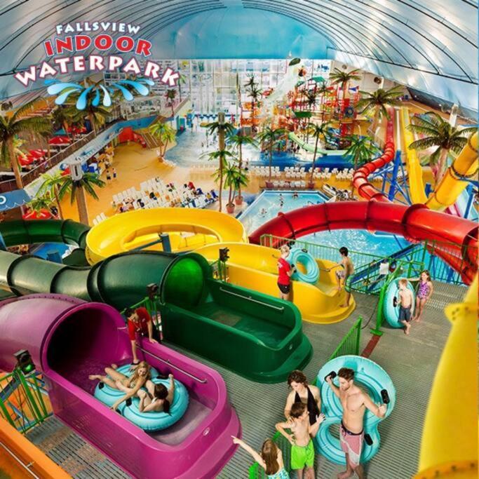 Holiday home Falls Family House 5 Min Walk To Casino Falls Attractions!!